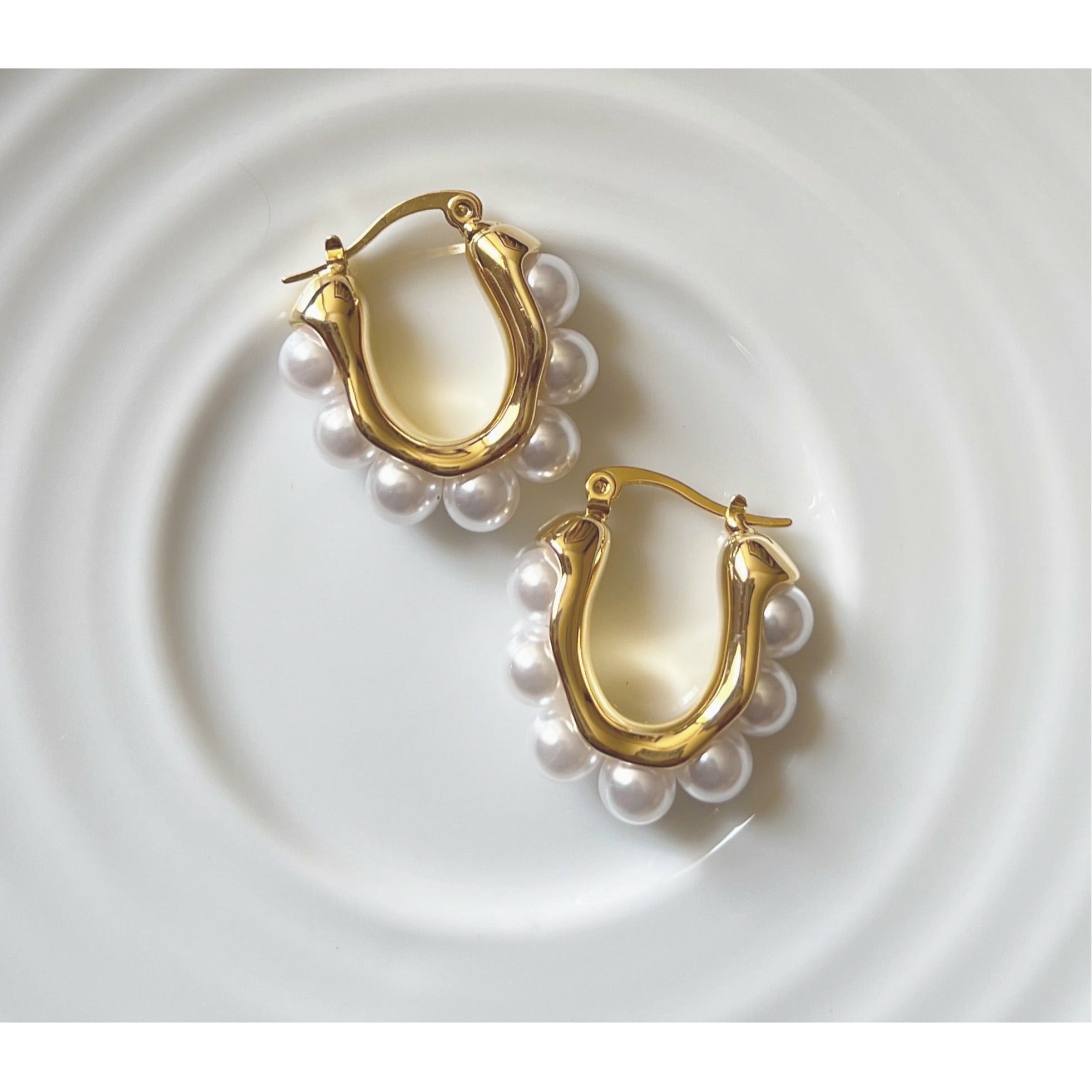 Huggie Earring with Pearl