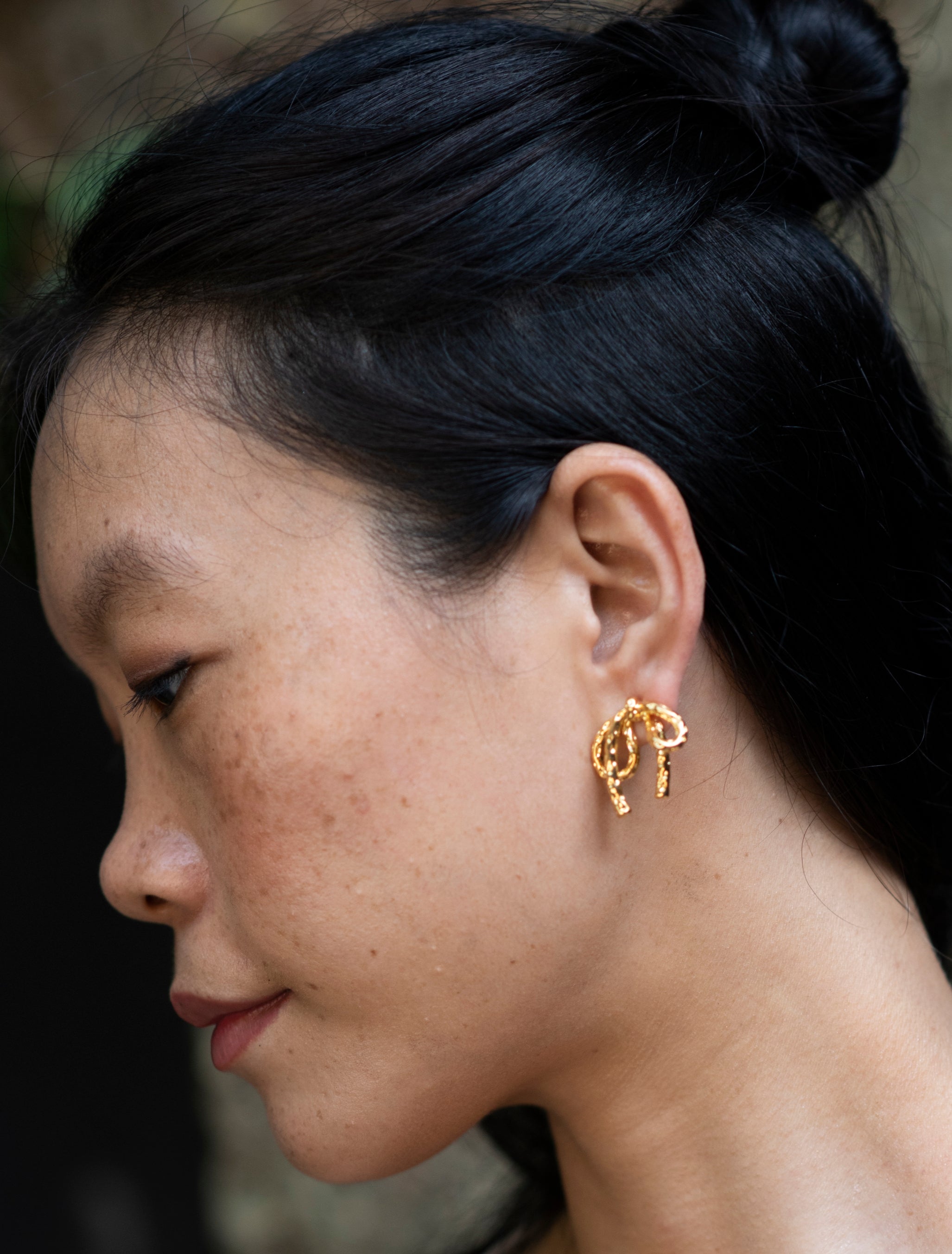 Piya bow earring